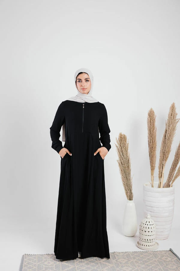 Crepe abaya with casual zipper and 2 pockets. code 1094