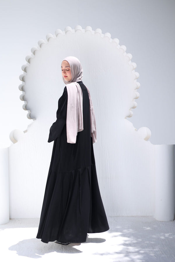 Tiered pleated closed Abaya