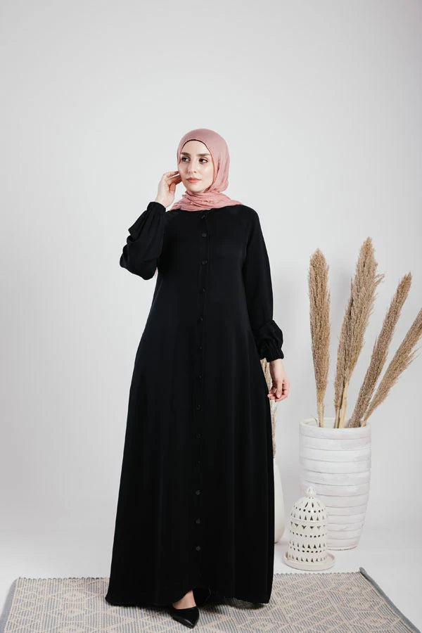 Practical crep abaya with snaps and pockets