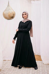 Crepe abaya with longitudinal pleats