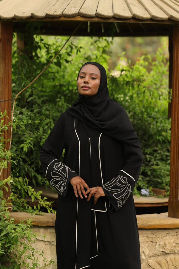 Elegant abaya with embroidered sleeves