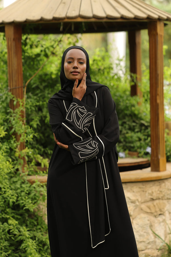 Elegant abaya with embroidered sleeves
