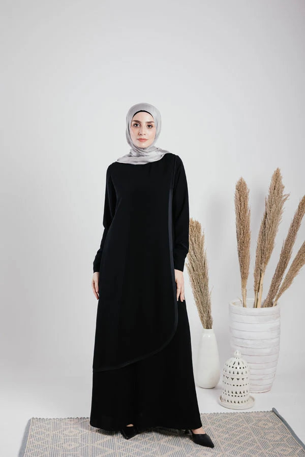 Crepe abaya with satin lining detail on the front