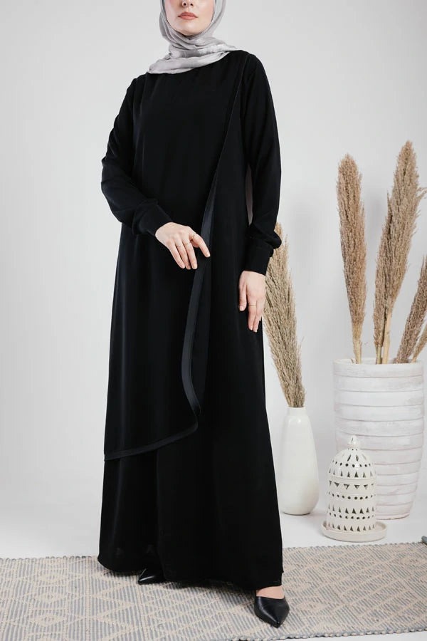 Crepe abaya with satin lining detail on the front