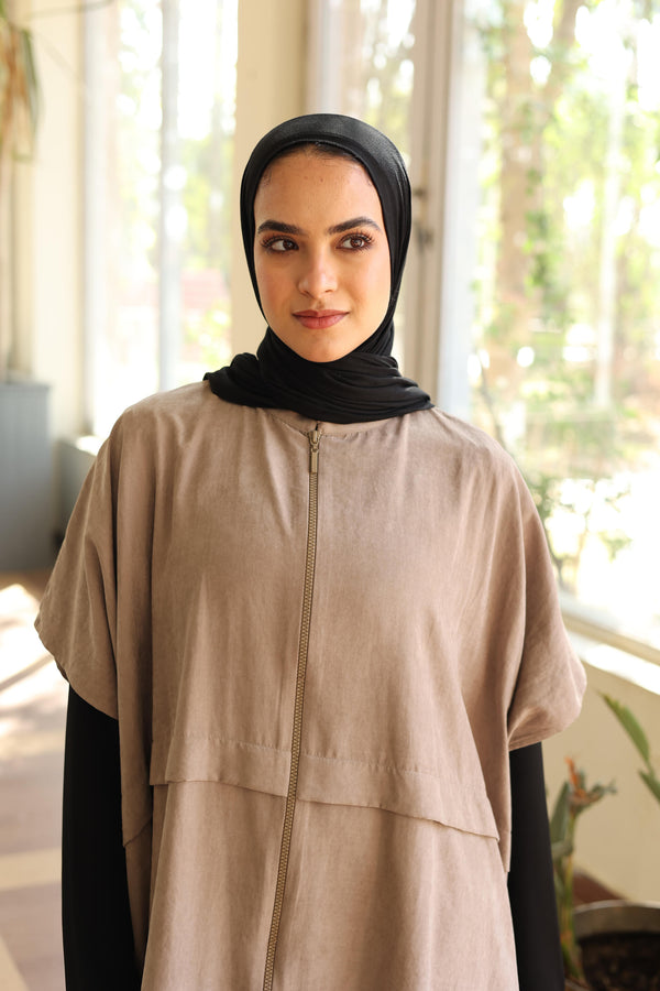 Front-Zip Elevated Cape cafe