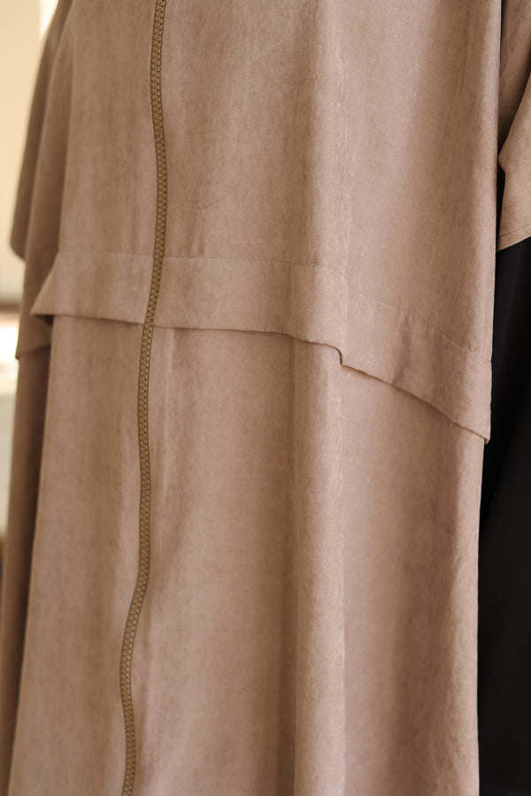 Front-Zip Elevated Cape cafe