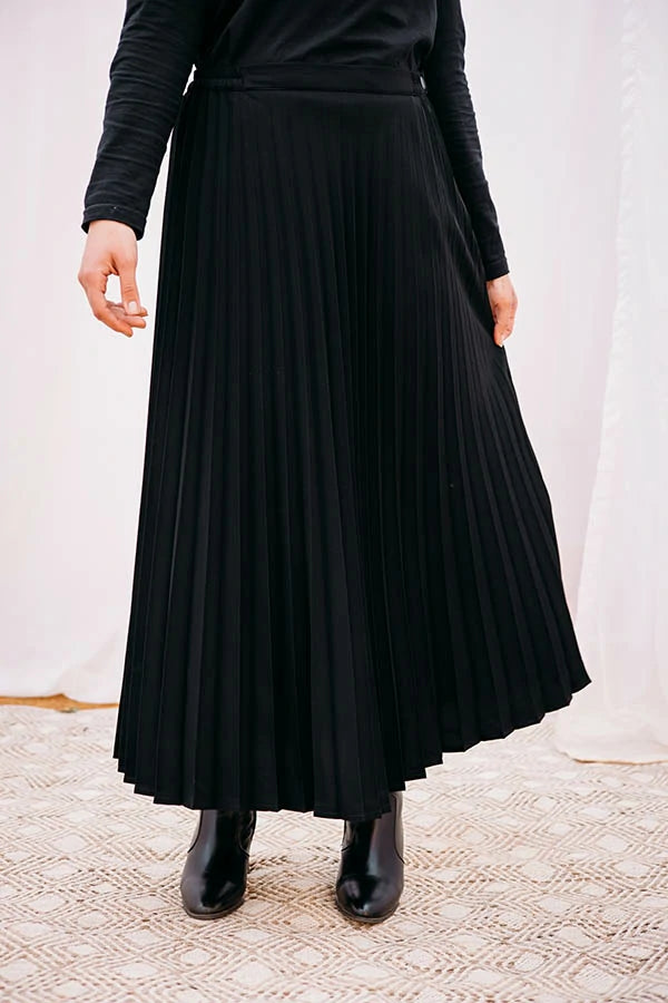 Pleated crepe skirt