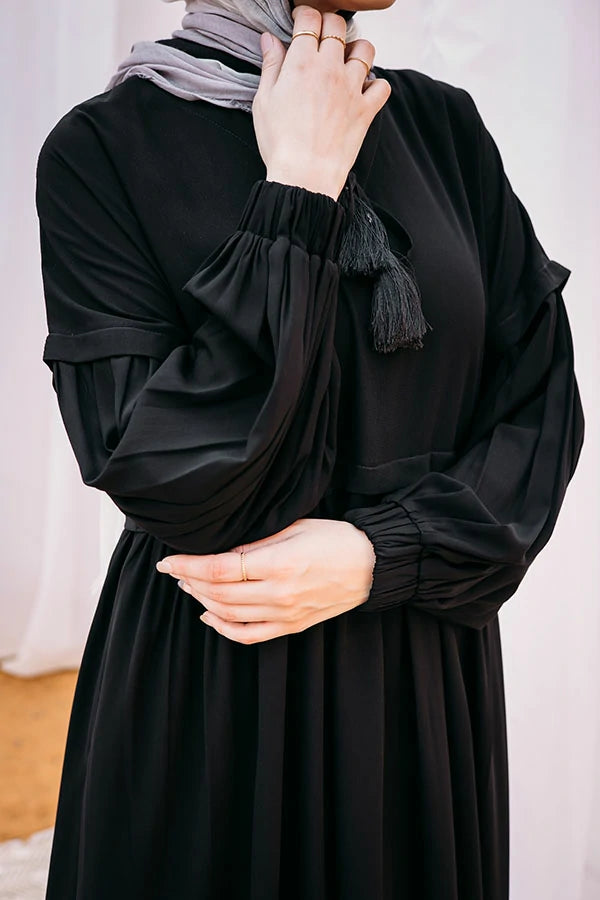 Crepe abaya with puffy sleeves and tassel neck rope