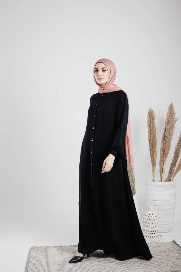 Practical crep abaya with snaps and pockets