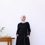 Abaya crepe Abaya Noir With magic zipper and satin