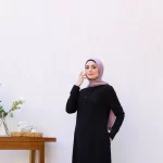 Crepe Abaya With black pins from side