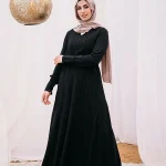 Crepe abaya with longitudinal pleats