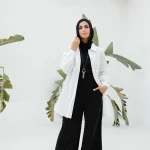 White poplin shirt with beige piping on pockets.