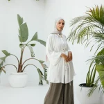 White raglan crunched silk blouse with belt .