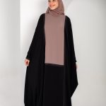 Contrast khaliji Abaya with scarf